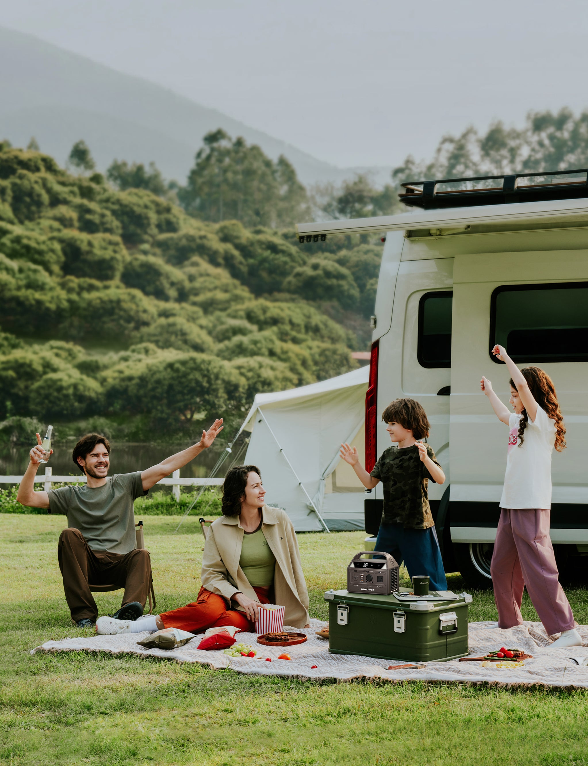 C200 poratble power station for camping